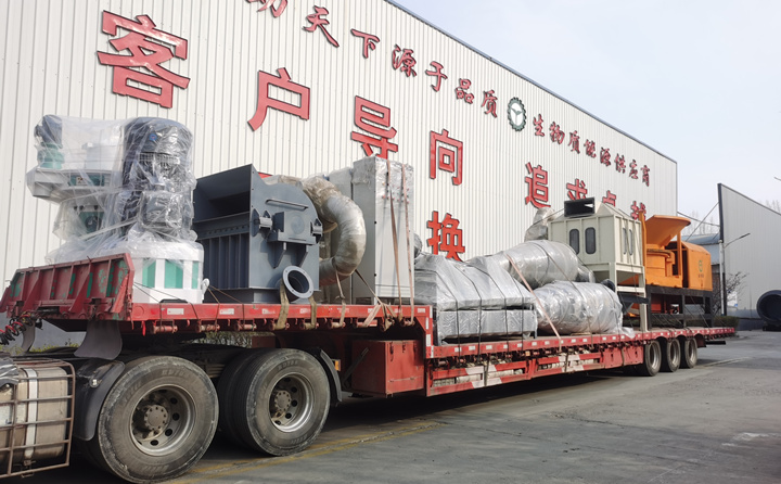 由于山東顆粒機(jī)質(zhì)量與價格并存，在市場的所占比例越來越大，越來越多的客戶選擇與山東顆粒機(jī)廠家合作，購買鋸末顆粒機(jī)、破碎機(jī)、粉碎機(jī)等設(shè)備。